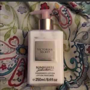 VS BOMBSHELL lotion